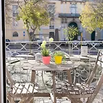Lisbon Charming Balcony Flat With Air Conditioner!