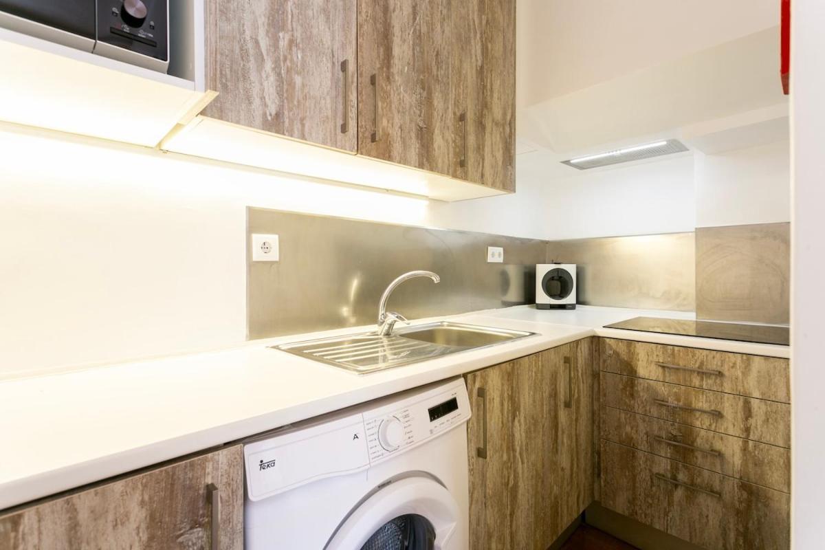 Charming Balcony Flat With Air Conditioner! Apartamento