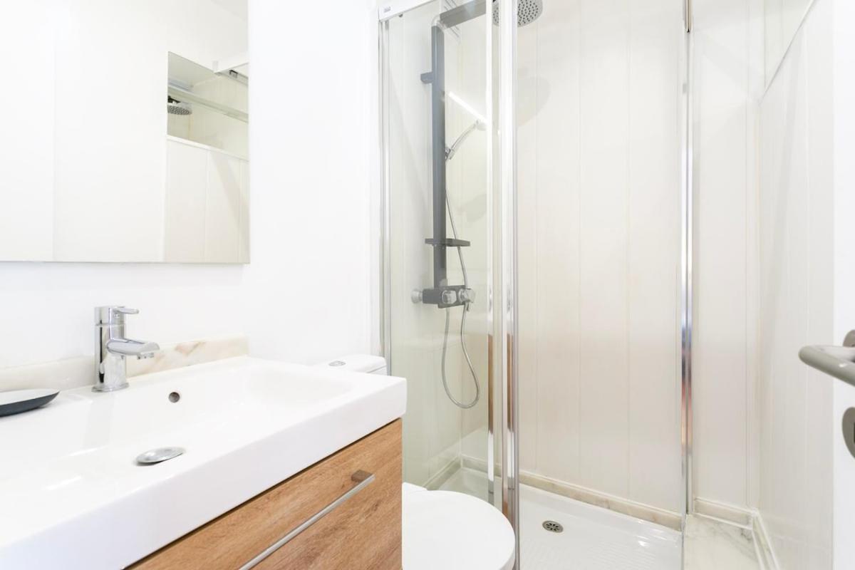 Charming Balcony Flat With Air Conditioner! Apartamento *