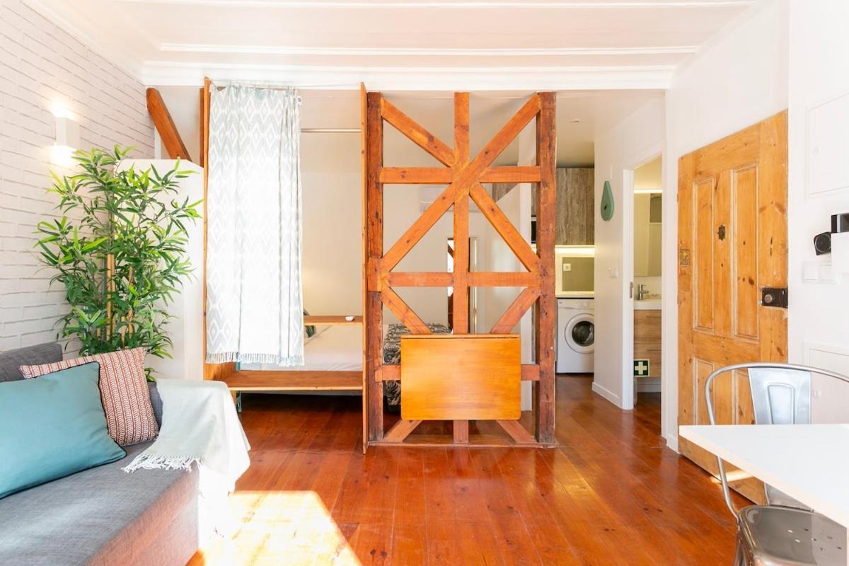 Charming Balcony Flat With Air Conditioner! Apartamento