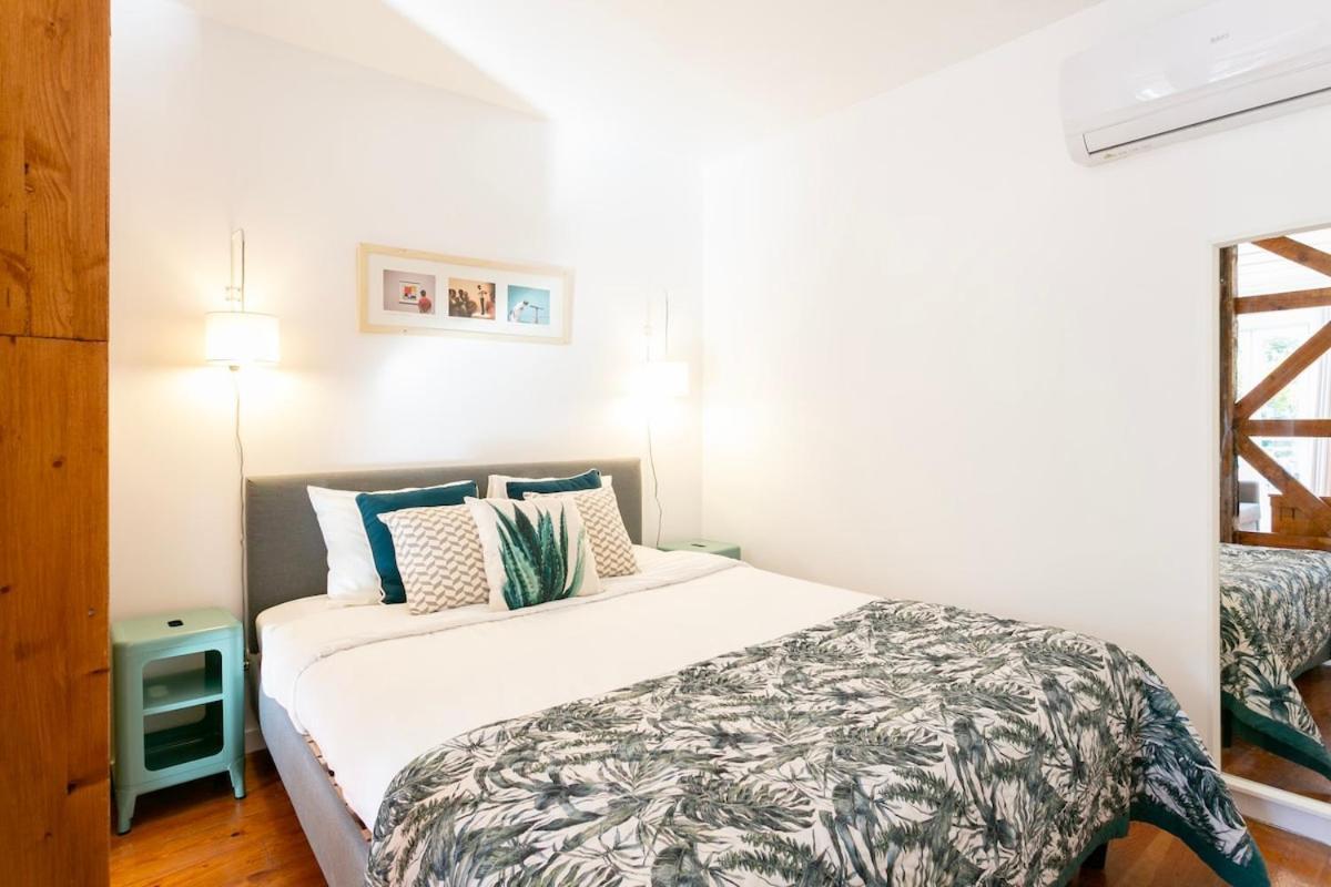 Charming Balcony Flat With Air Conditioner! *