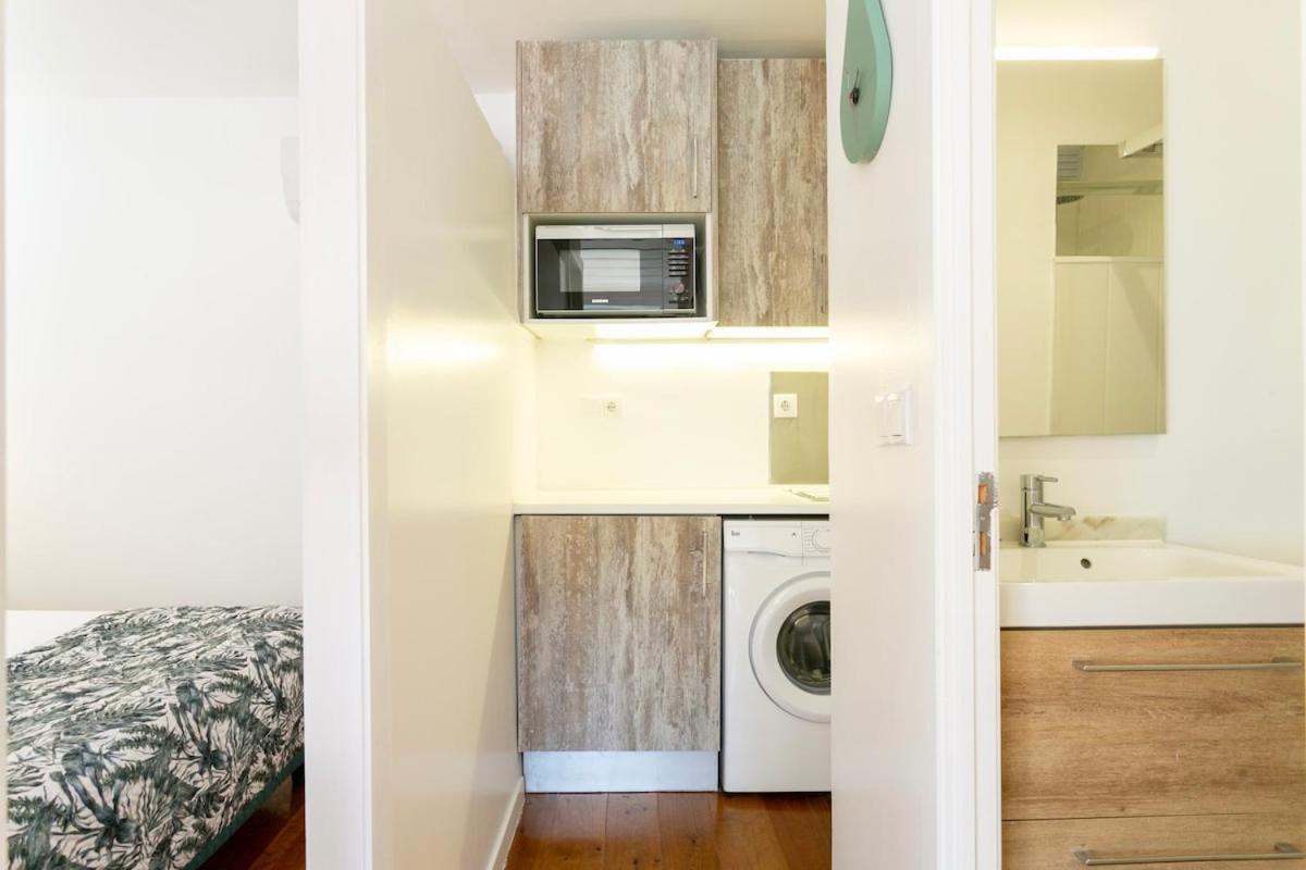Charming Balcony Flat With Air Conditioner! Apartamento